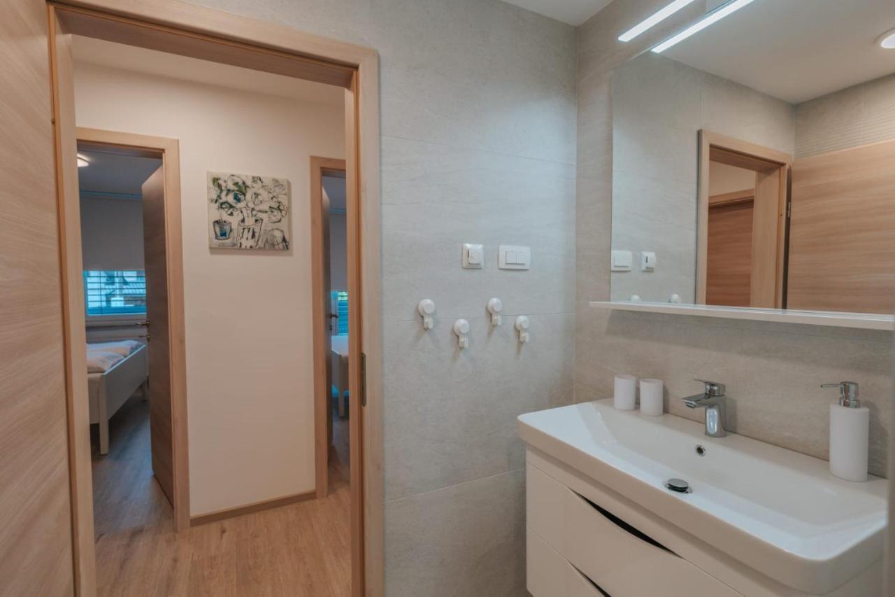 Apartma Lamberger Zirovnica Exterior photo